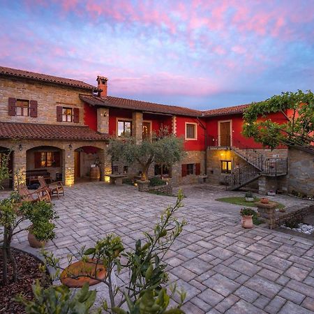 Touristfarm - Apartments "Red Fairytale" Marezige Exteriér fotografie