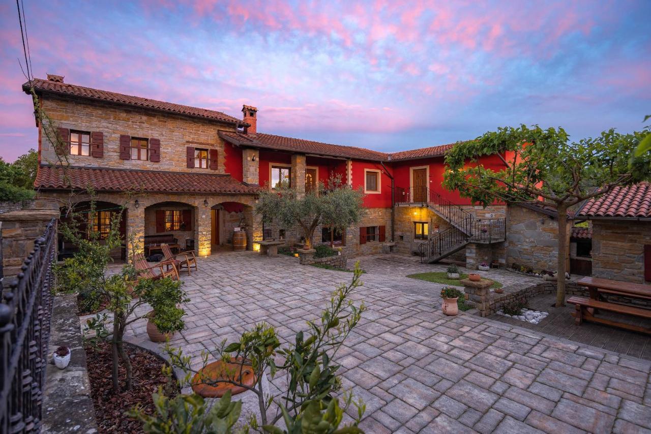 Touristfarm - Apartments "Red Fairytale" Marezige Exteriér fotografie
