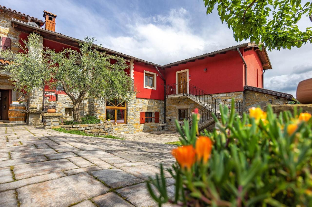 Touristfarm - Apartments "Red Fairytale" Marezige Exteriér fotografie