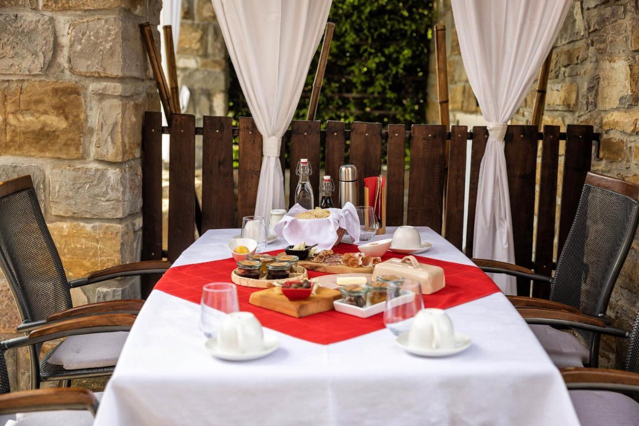 Touristfarm - Apartments "Red Fairytale" Marezige Exteriér fotografie