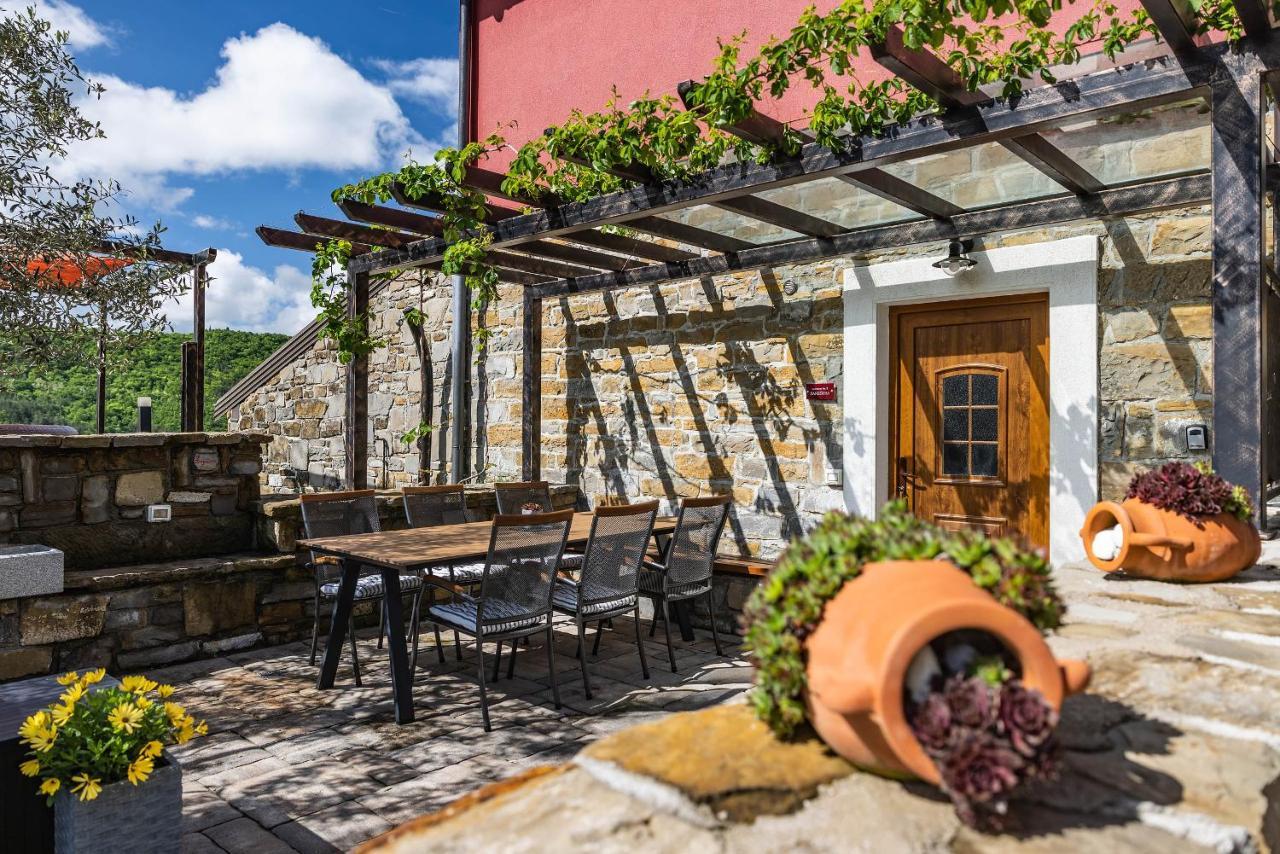 Touristfarm - Apartments "Red Fairytale" Marezige Exteriér fotografie