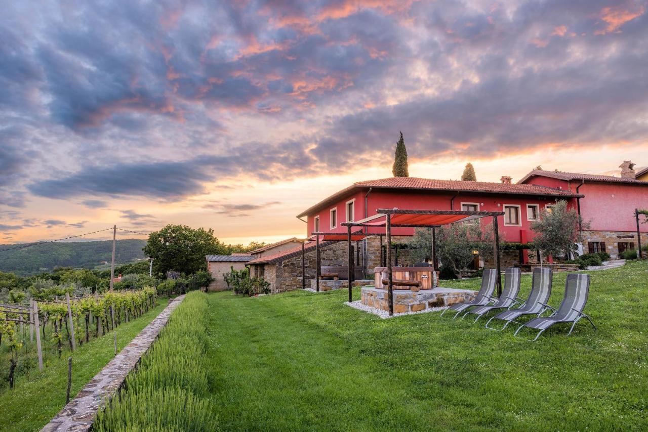 Touristfarm - Apartments "Red Fairytale" Marezige Exteriér fotografie