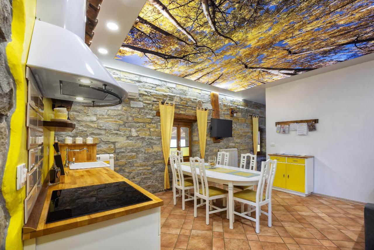 Touristfarm - Apartments "Red Fairytale" Marezige Exteriér fotografie