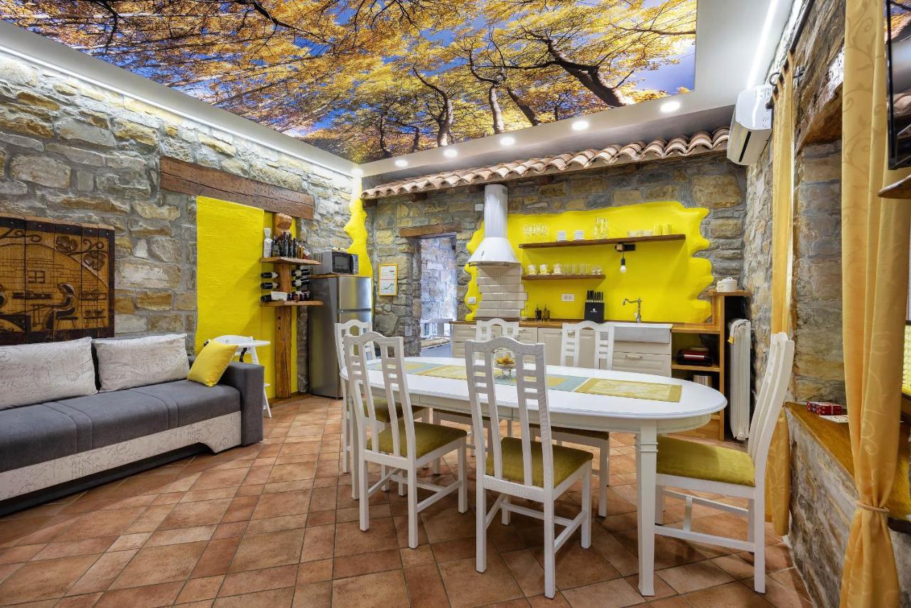 Touristfarm - Apartments "Red Fairytale" Marezige Pokoj fotografie