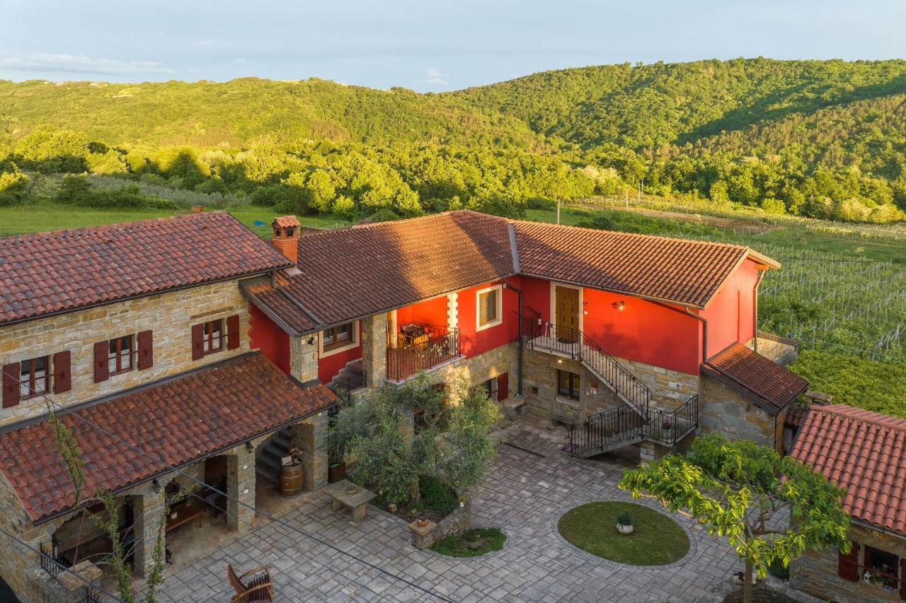 Touristfarm - Apartments "Red Fairytale" Marezige Exteriér fotografie