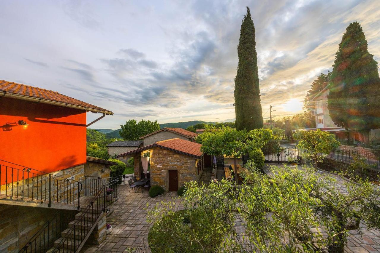 Touristfarm - Apartments "Red Fairytale" Marezige Exteriér fotografie