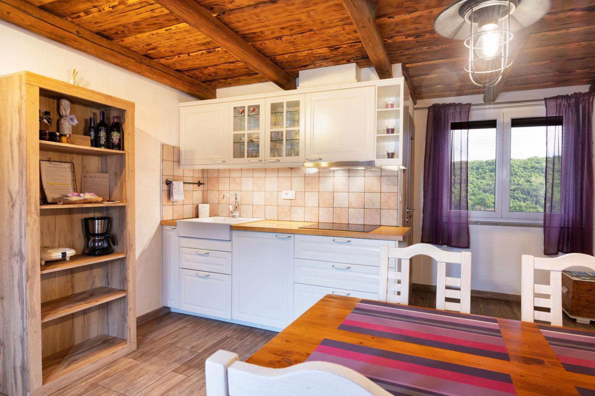 Touristfarm - Apartments "Red Fairytale" Marezige Exteriér fotografie